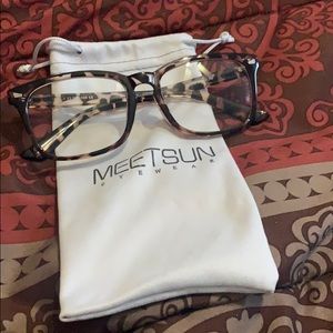 Blue light blocking glasses